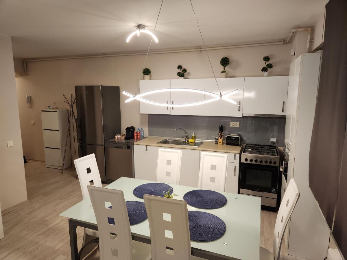 Airport Apartment Otopeni Exteriör bild