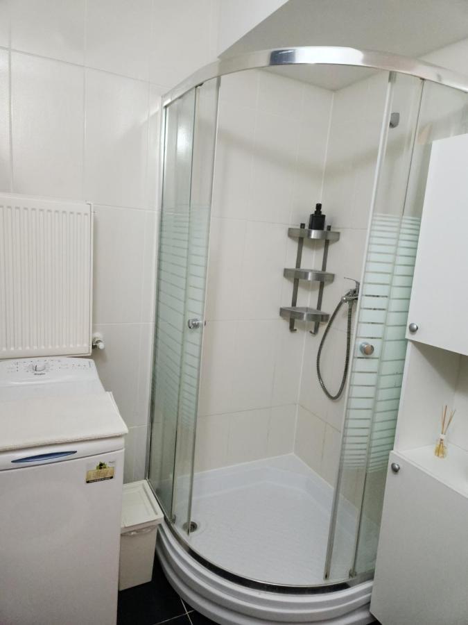 Airport Apartment Otopeni Exteriör bild