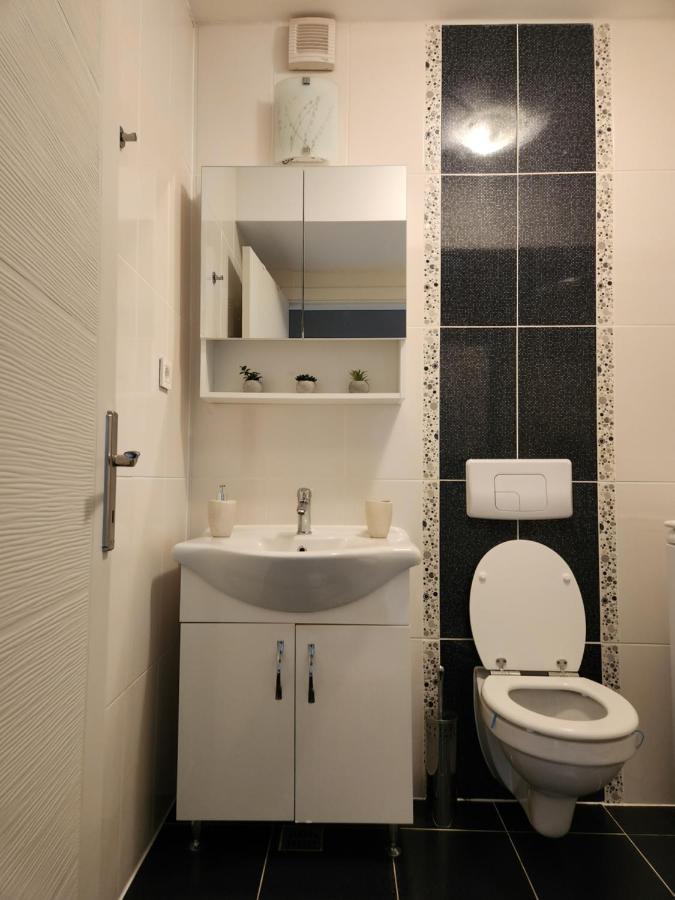 Airport Apartment Otopeni Exteriör bild